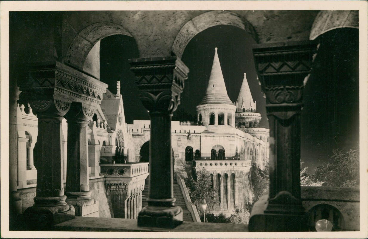 zoom: Image side vintage Postcard from 1937: Fischerbastei Halászbástya:: Budapest