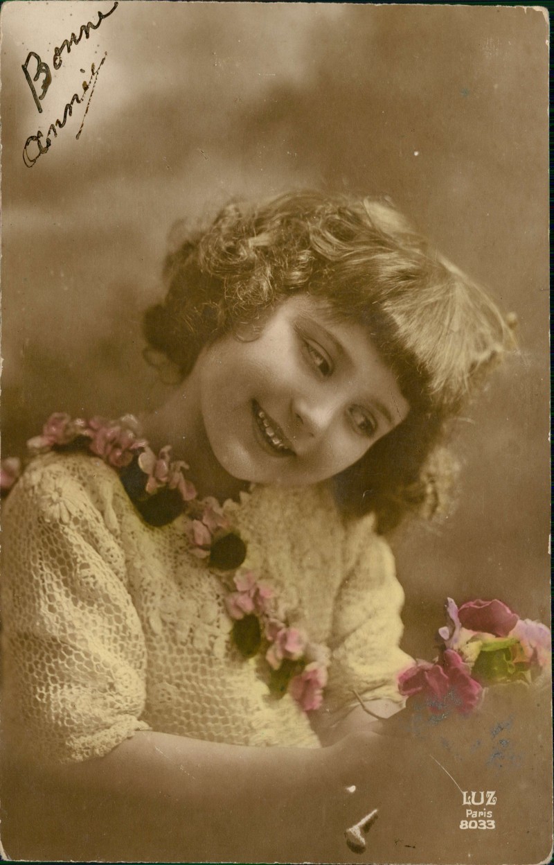 zoom: Image side vintage Postcard from 1918: Mächen mit Blumen Colorfotokarte::