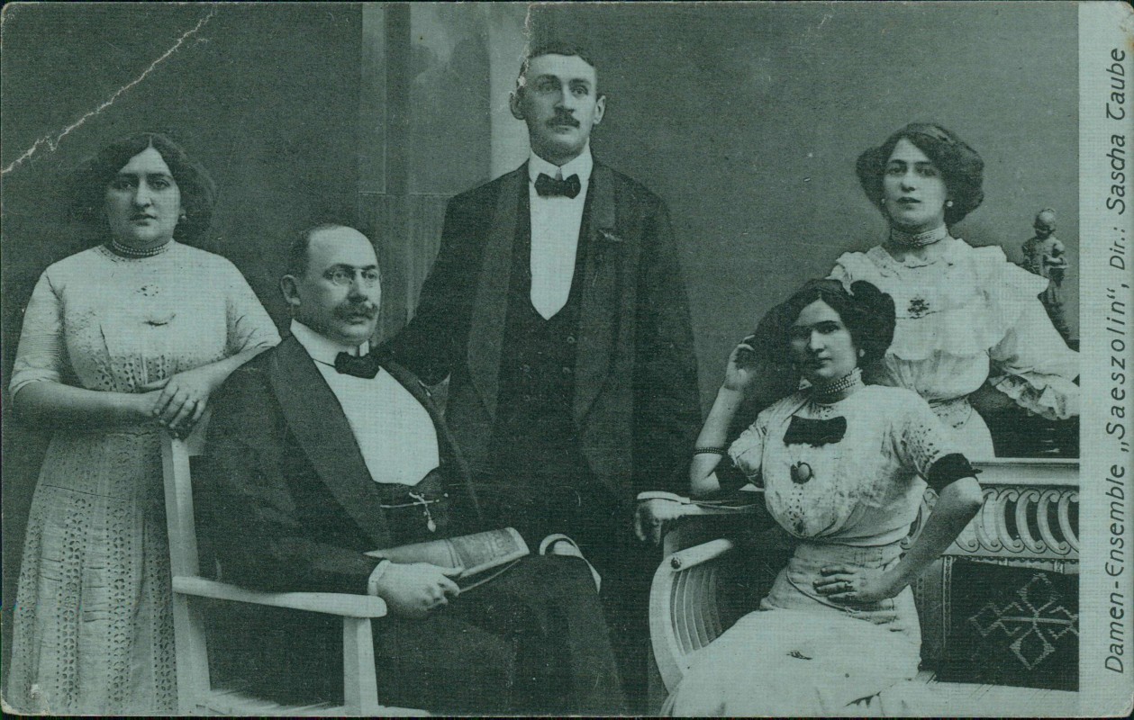 vergrößern: Bildseite historische Ansichtskarte von 1912: Musik Bands  Damen-Ensemble Saeszolin Dir.: Sascha Taube::