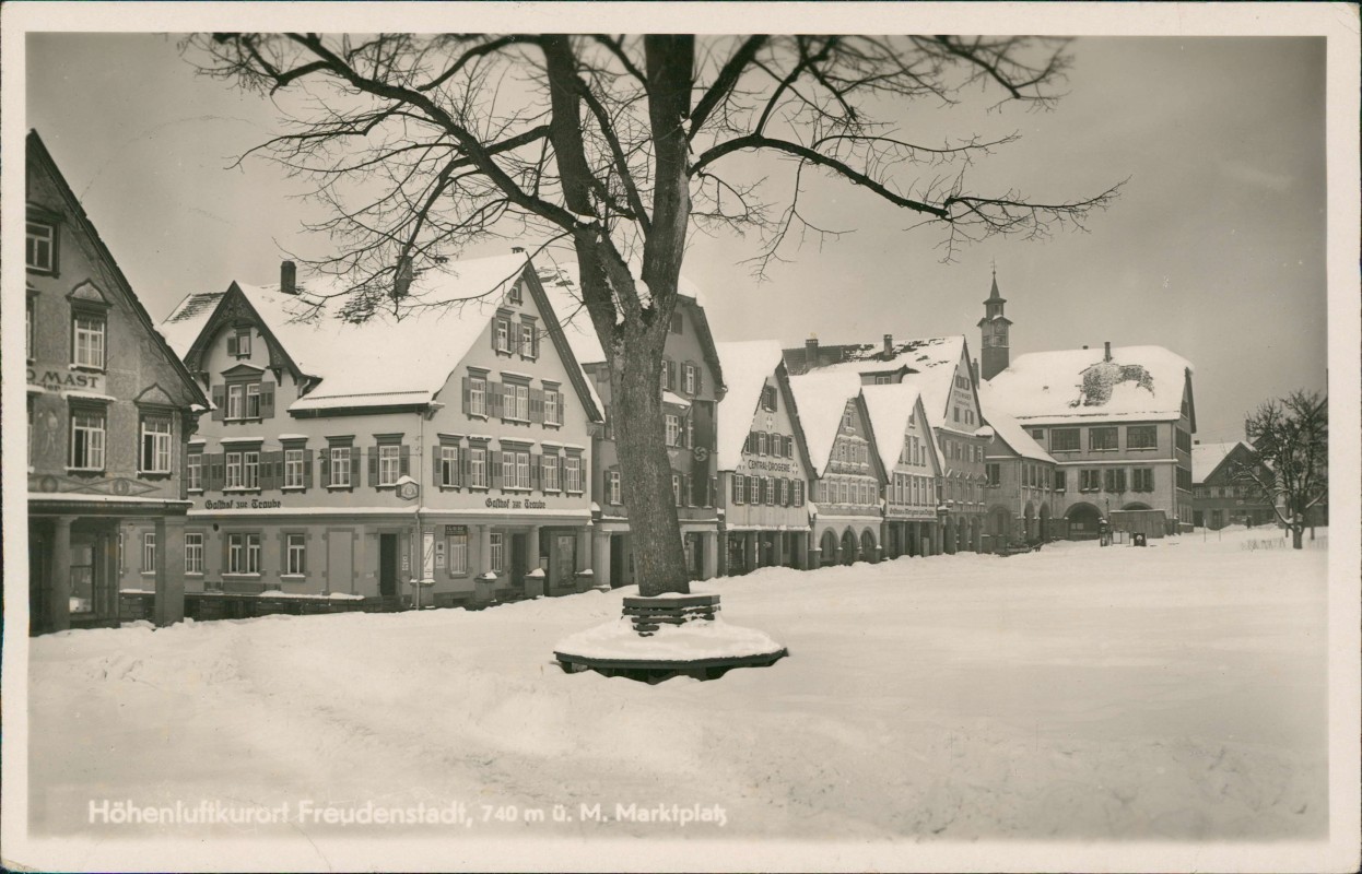 vergrößern: Bildseite historische Ansichtskarte von 1937: Marktplatz im Winter:: Freudenstadt