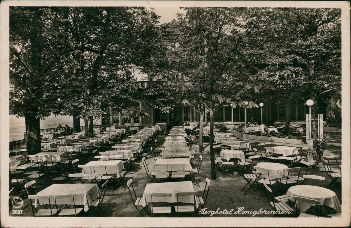 vergrößern: Bildseite historische Ansichtskarte von 1940: Berghotel Honigbrunnen - Fotokarte:: Löbau