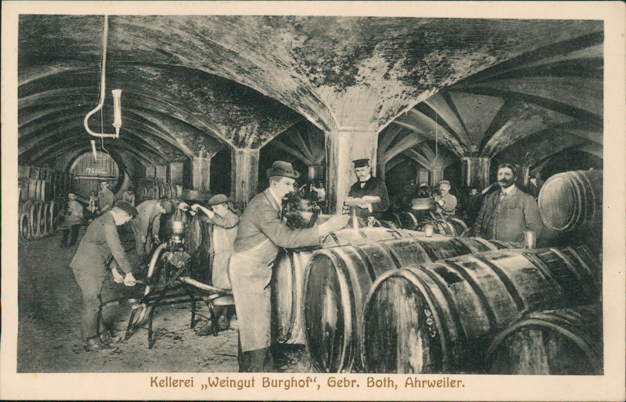 zoom: Image side vintage Postcard from 1913: Männer  Kellerei Weingut Burghof, Gebr. Both:: Ahrweiler-Bad Neuenahr-Ahrweiler