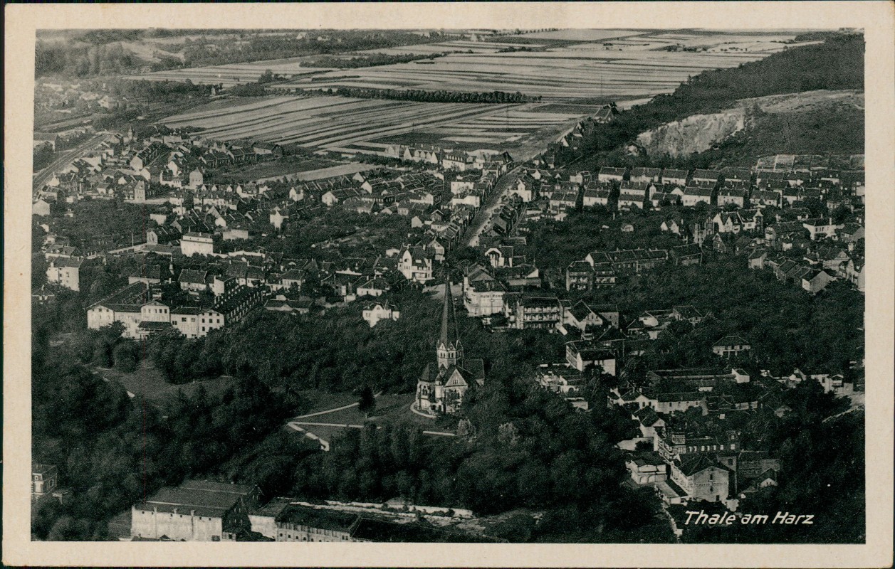 vergrößern: Bildseite historische Ansichtskarte von 1930: Luftbild Fliegeraufnahme:: Thale (Harz)
