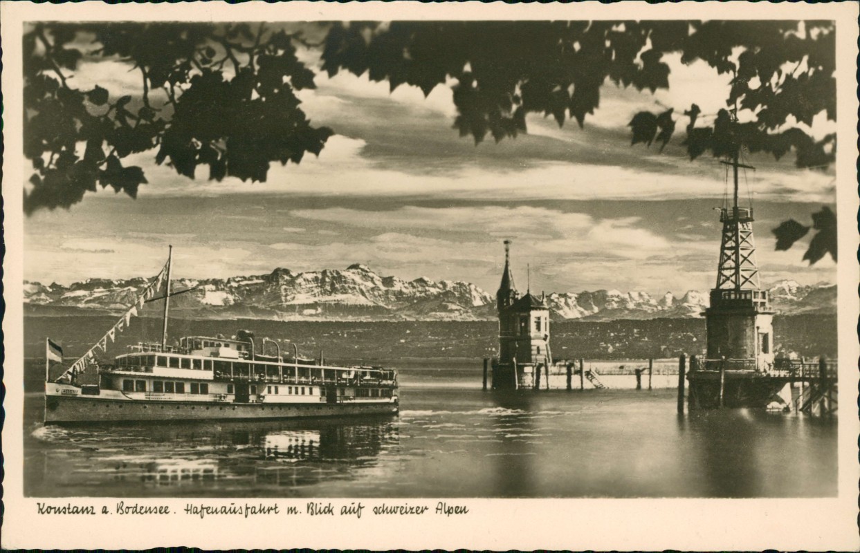 vergrößern: Bildseite historische Ansichtskarte von 1957: Fotomontage Hafenausfahrt Schiff Schweizer Alpen:: Konstanz