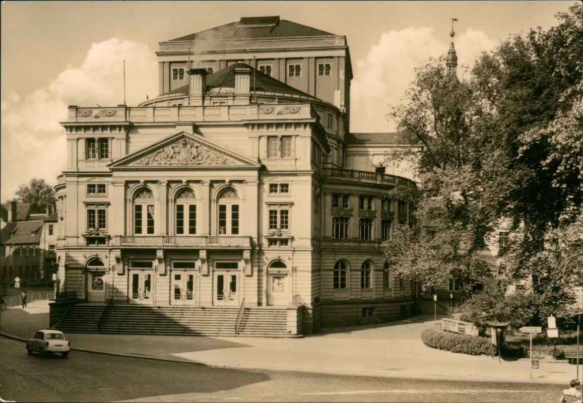 vergrößern: Bildseite historische Ansichtskarte von 1969: Landestheater Theater zur DDR-Zeit:: Altenburg