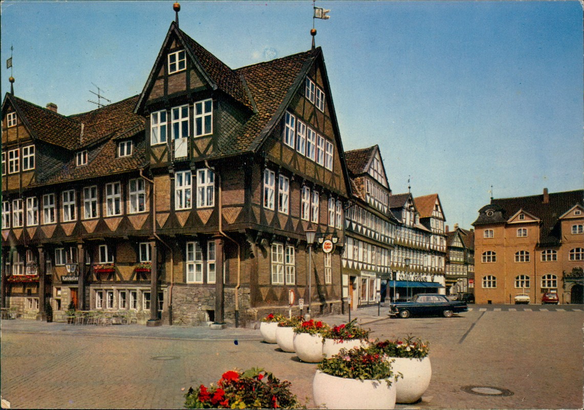 zoom: Image side vintage Postcard from 1975: Partie am Stadtmarkt:: Wolfenbüttel