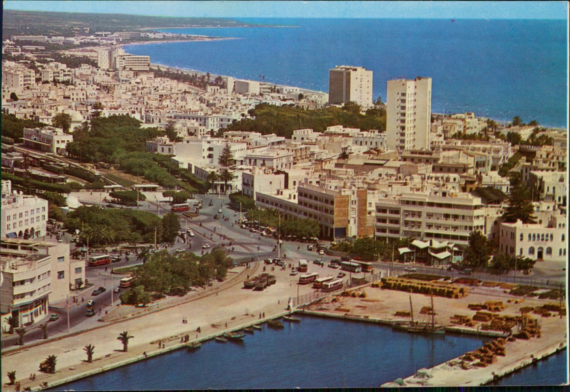 vergrößern: Bildseite historische Ansichtskarte von 1980: Panorama-Ansicht der Hafenstadt Sousse:: Sousse