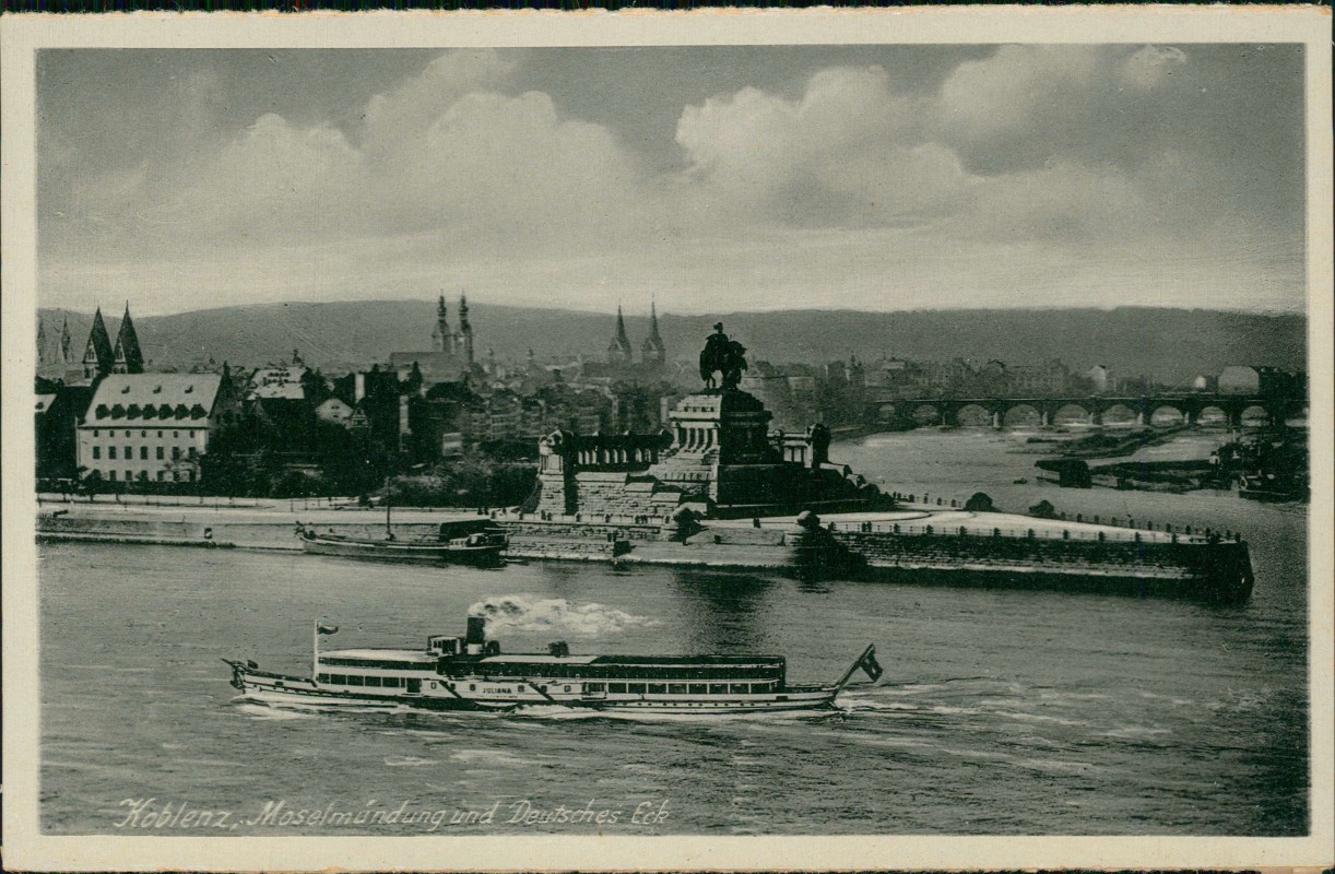 vergrößern: Bildseite historische Ansichtskarte von 1930: Rhein-Dampfer passiert Deutsches Eck:: Koblenz