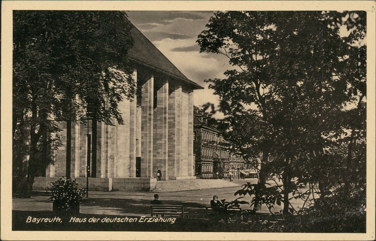 zoom: Image side vintage Postcard from 1932: Haus der deutschen Erziehung:: Bayreuth