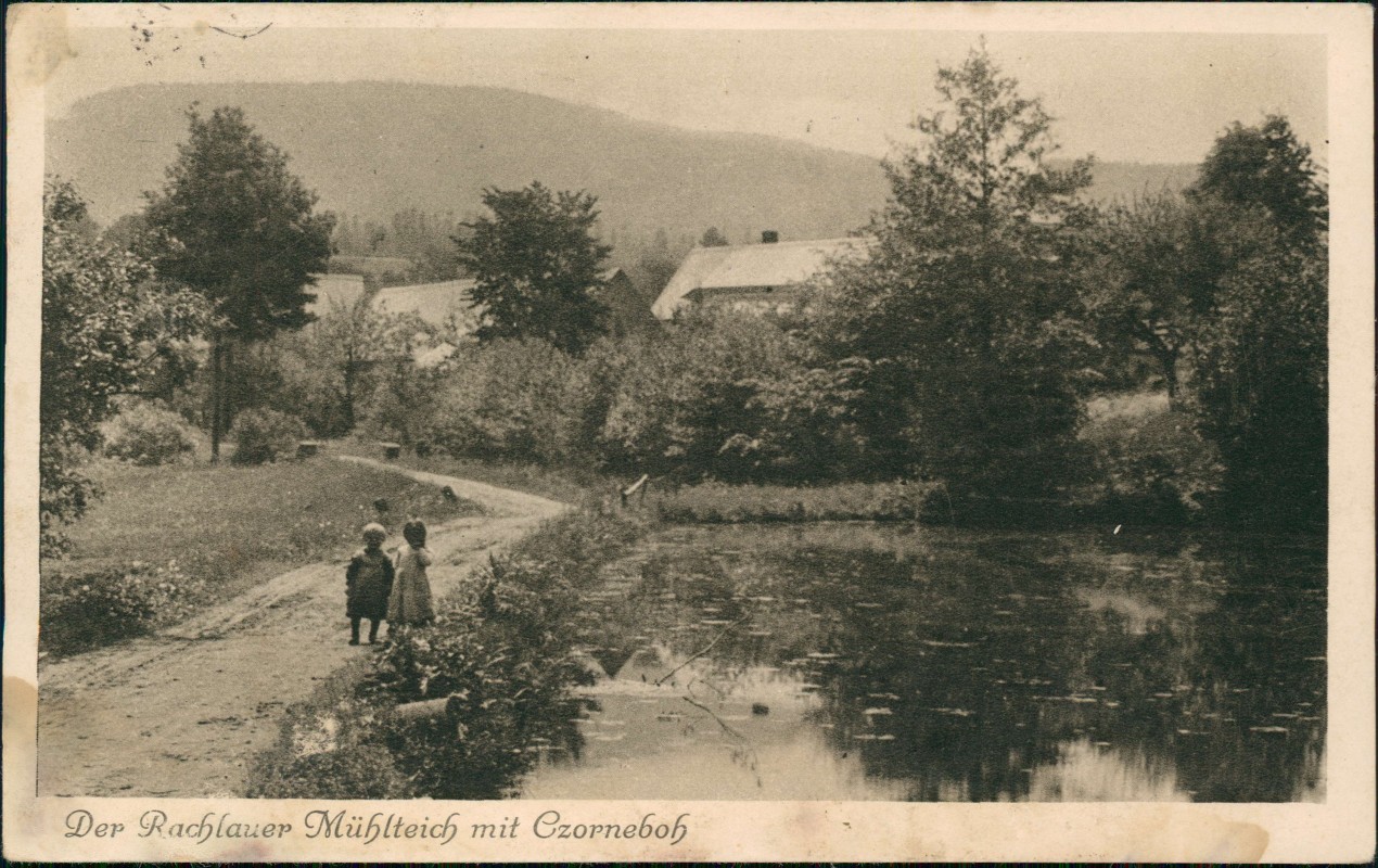 vergrößern: Bildseite historische Ansichtskarte von 1926: Der Rachlauer Mühlteich mit Czorneboh:: Rachlau-Kubschütz