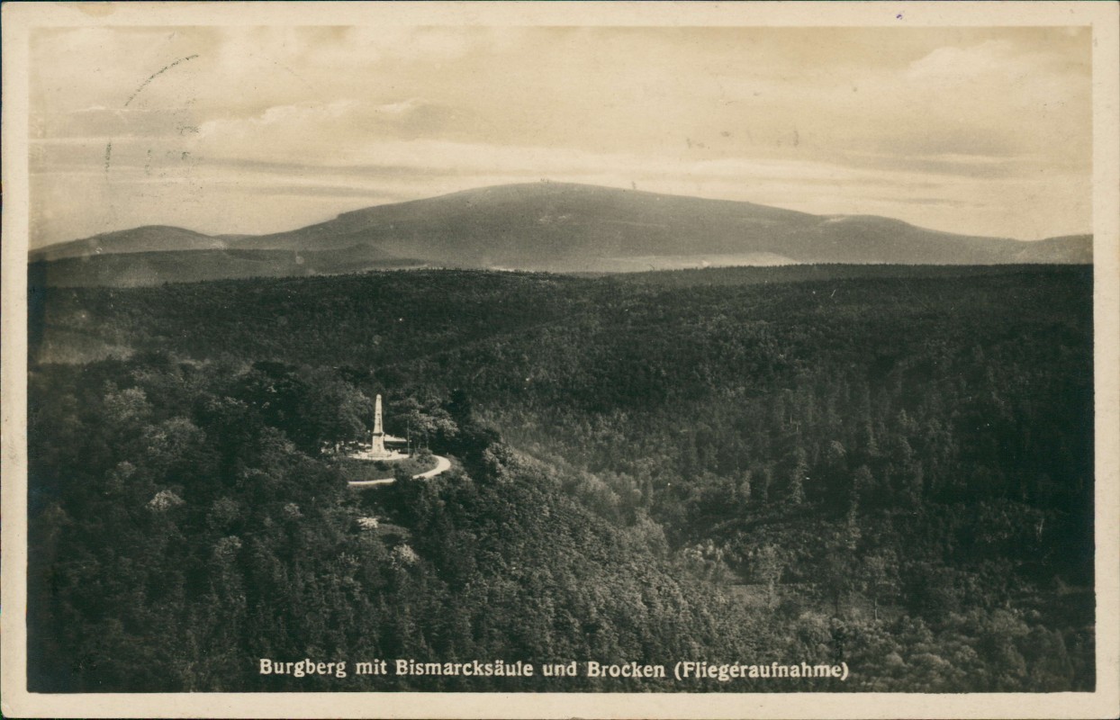 zoom: Image side vintage Postcard from 1930: Luftbild Burgberg mit Bismarcksäule und Brocken:: Bad Harzburg