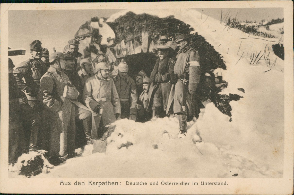 vergrößern: Bildseite historische Ansichtskarte von 1918: Aus den Karpathen: Deutsche und Österreicher im Unterstand. Karpaty:: Rumänien (allgemein)