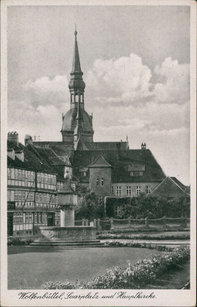 vergrößern: Bildseite historische Ansichtskarte von 1942: Saarplatz und Hauptkirche.:: Wolfenbüttel