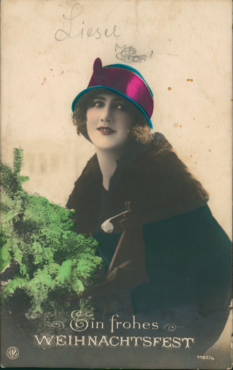 vergrößern: Bildseite historische Ansichtskarte von 1929: Weihnachten Christmas Fotokunst schöne Frau mit Tannenbaum::