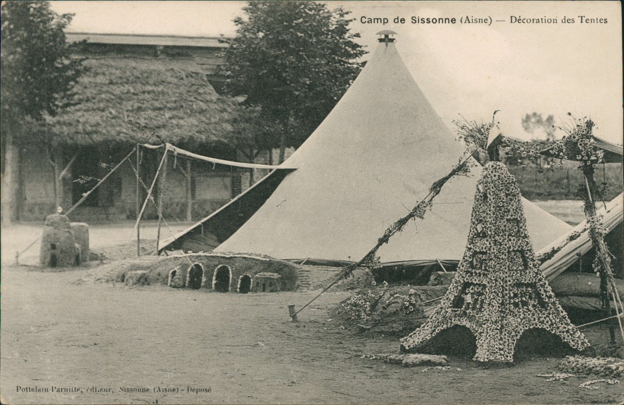 zoom: Image side vintage Postcard from 1914: Camp de Sissonne Décoration des Tentes Zelt:: Sissonne