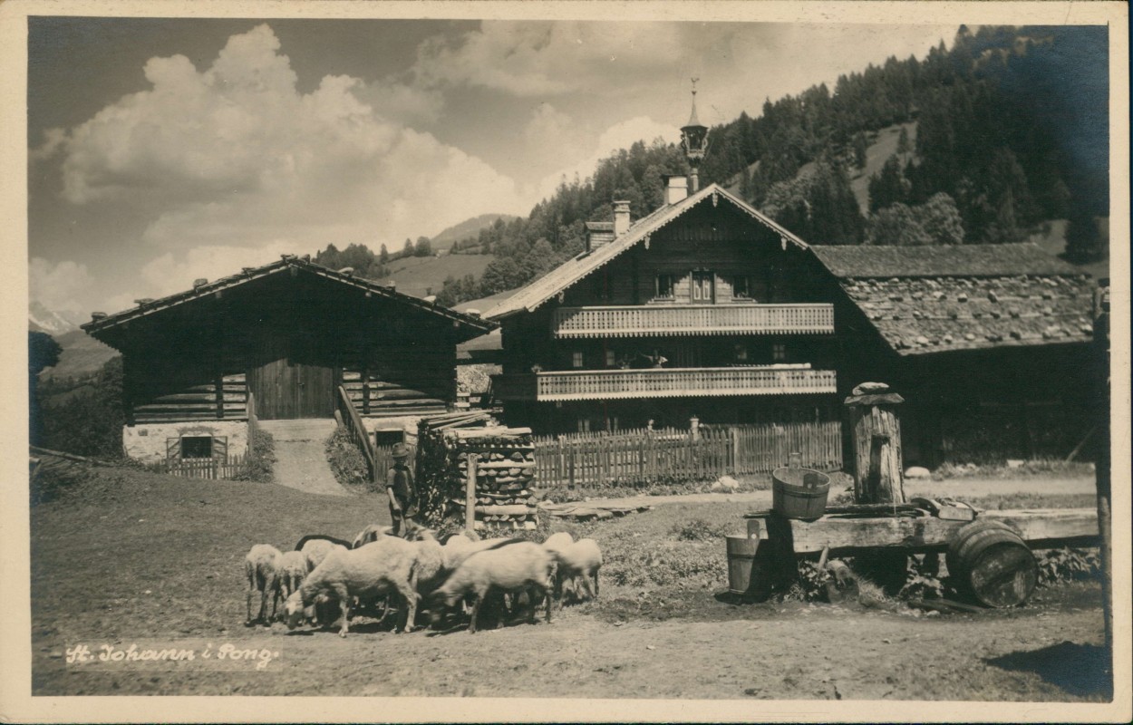 zoom: Image side vintage Postcard from 1926: Schafe am Gehöft - Fotokarte:: Sankt Johann im Pongau