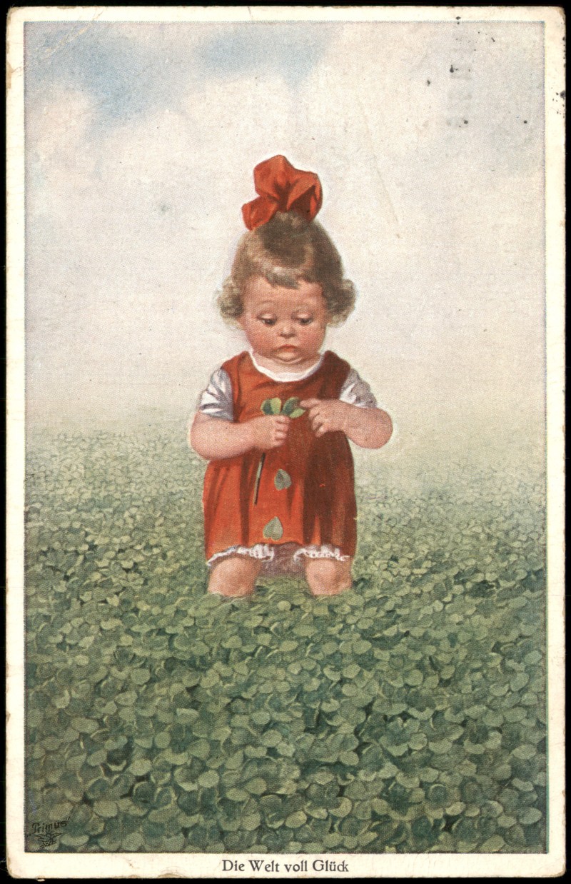 vergrößern: Bildseite historische Ansichtskarte von 1925: Künstlerkarte Die Welt voll Glück Mädchen zählt Blätter am Kleeblatt::