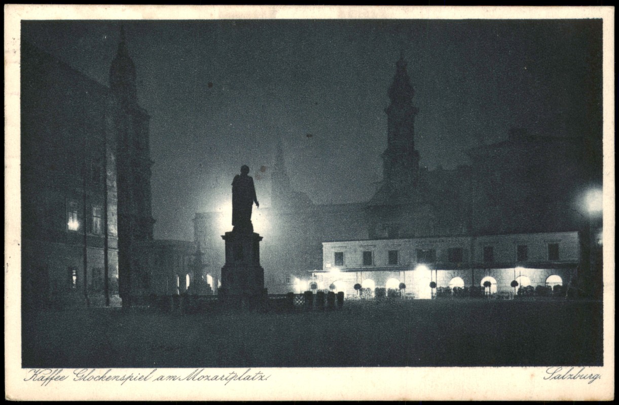 vergrößern: Bildseite historische Ansichtskarte von 1931: Kaffee Glockenspiel am Mozartplatz bei Nacht:: Salzburg