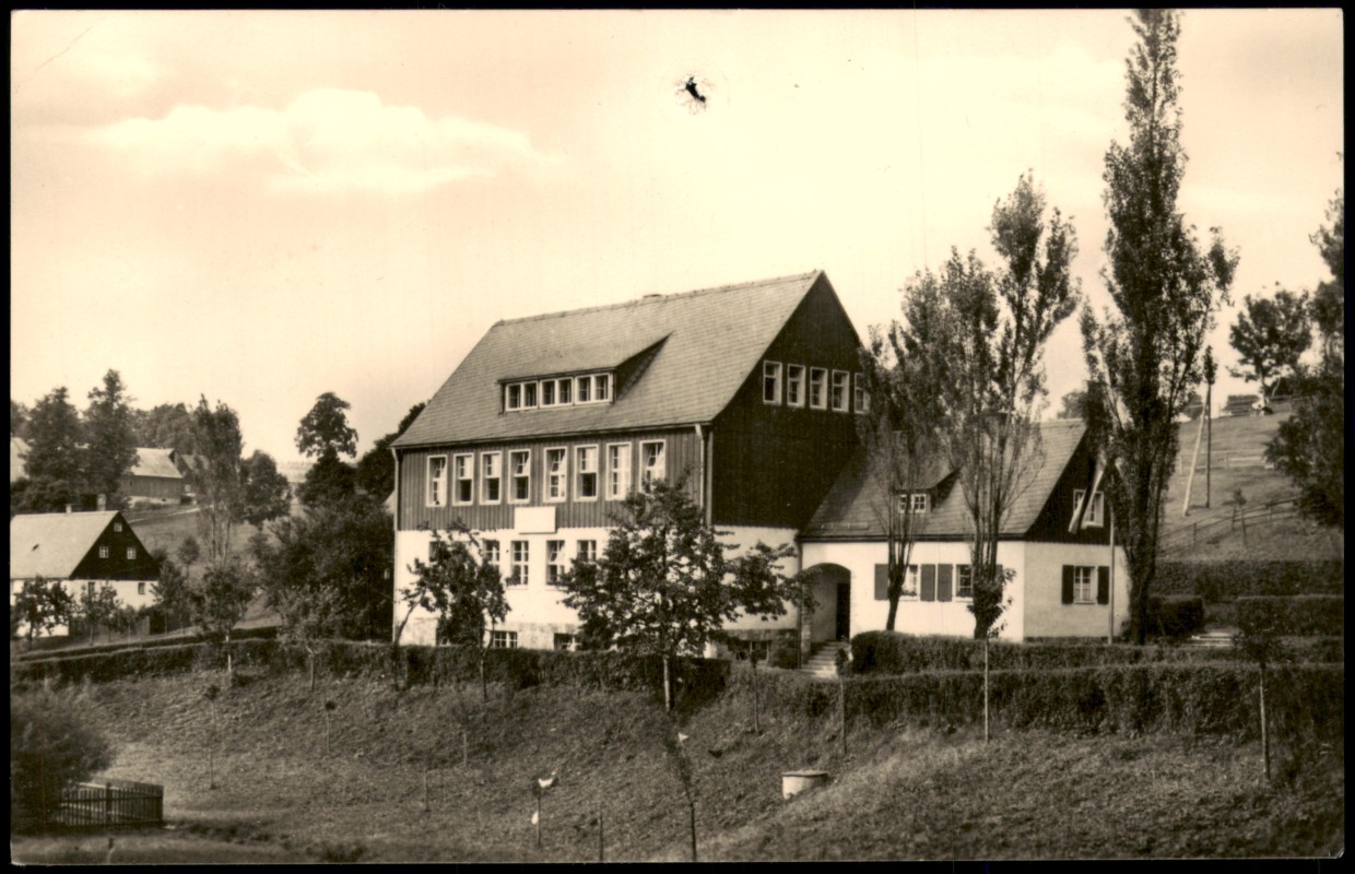 vergrößern: Bildseite historische Ansichtskarte von 1954: Schule:: Nassau (Erzgebirge)