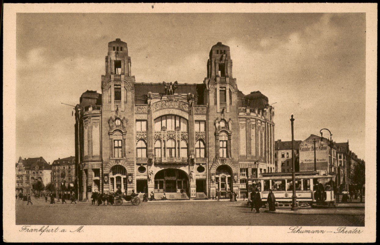 vergrößern: Bildseite historische Ansichtskarte von 1920: Schumann-Theater, davor Tram Straßenbahn Pferde-Kutsche:: Frankfurt am Main