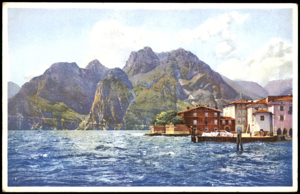 vergrößern: Bildseite historische Ansichtskarte von 1910: Photochromiekarte Stimmungsbild Natur See vor Bergen (Süd-Europa)::