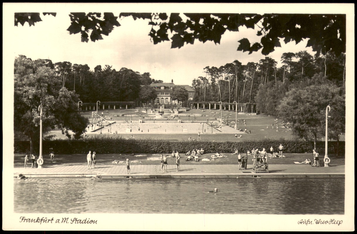 zoom: Image side vintage Postcard from 1940: Freibad Schwimmbad am Stadion:: Frankfurt am Main