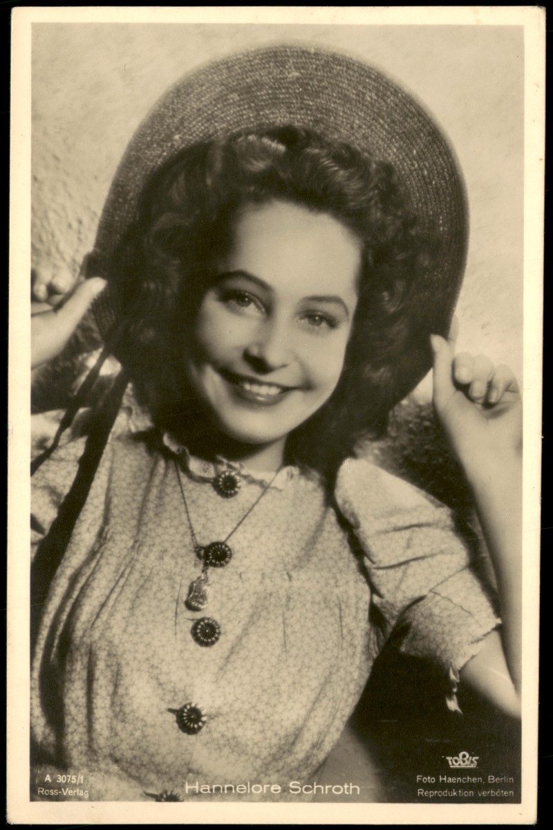 vergrößern: Bildseite historische Ansichtskarte von 1940: Hannelore Schroth Film Fernsehen Theater Schauspielerin::