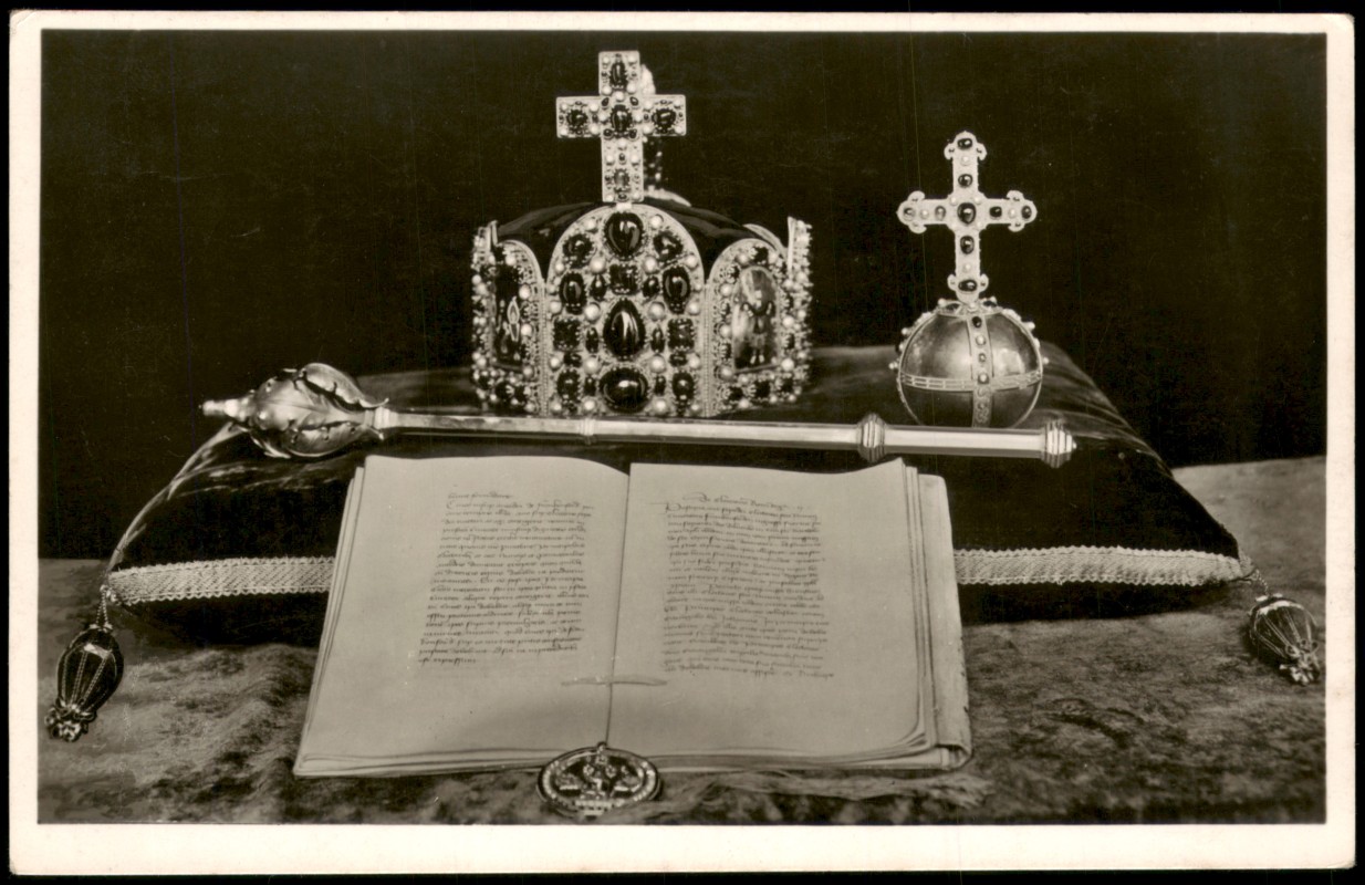 zoom: Image side vintage Postcard from 1940: Römer Reichsinsignien des heiligen Römischen Reiches Deutscher Nation:: Frankfurt am Main