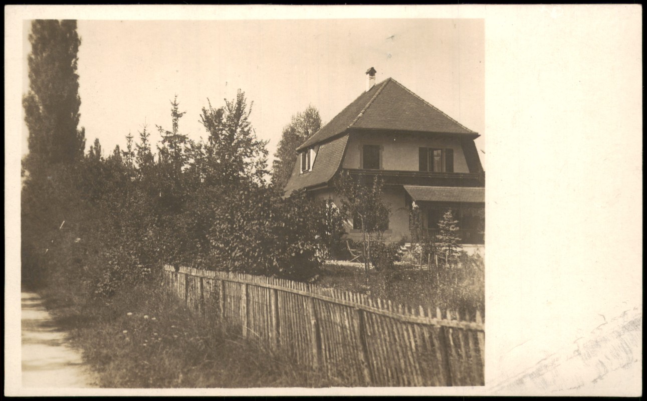 vergrößern: Bildseite historische Ansichtskarte von 1920: CARTOLINA POSTALE Italien Wohnhaus-Ansicht Privatfoto-AK:: .Italien