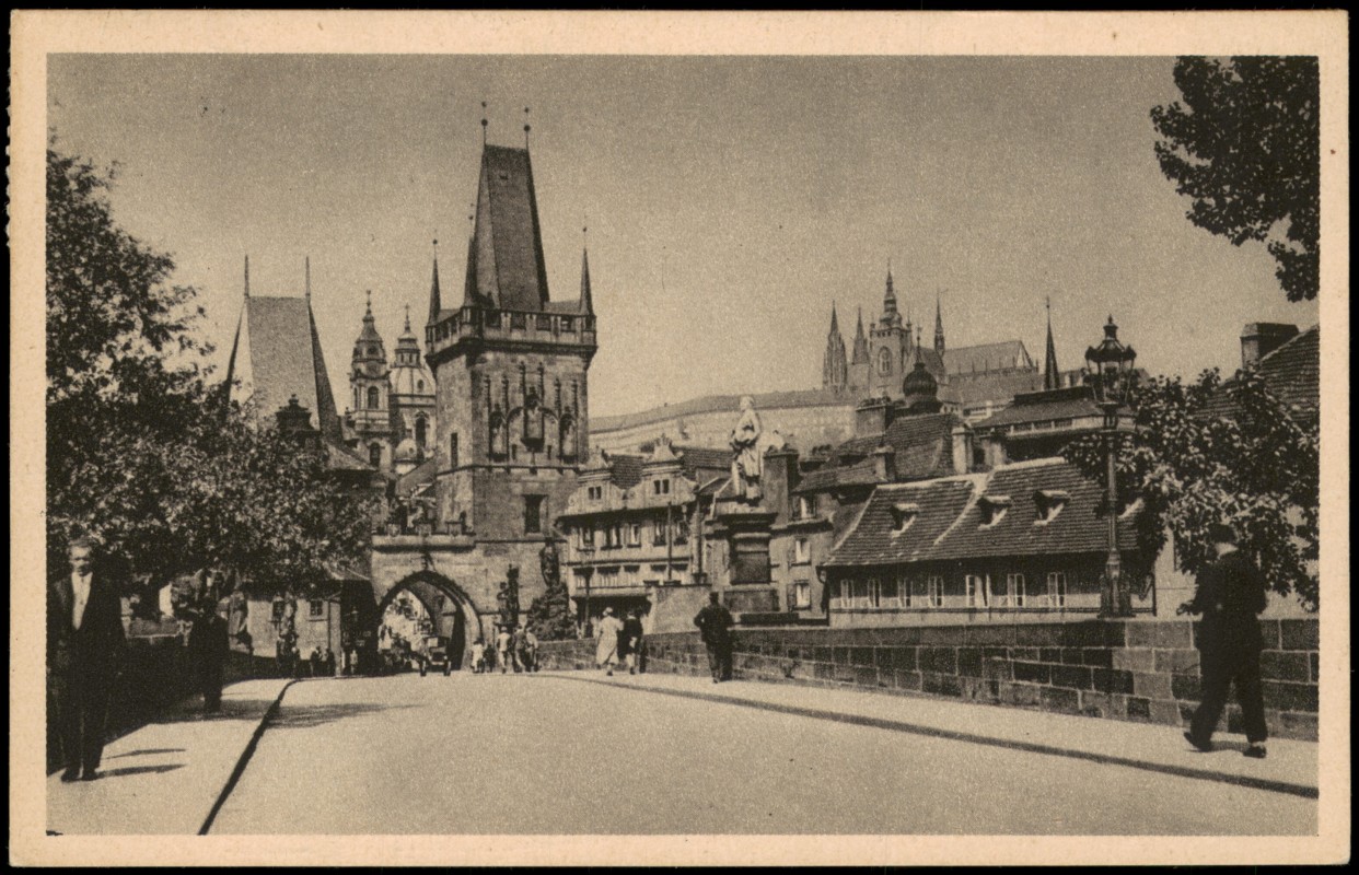 zoom: Image side vintage Postcard from 1933: Malostranská mostecká věž Kleinseitner Brückenturm:: Prague