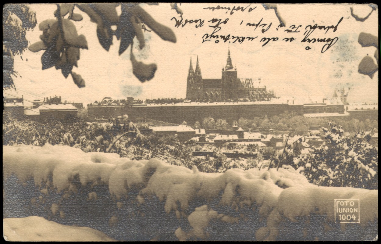 vergrößern: Bildseite historische Ansichtskarte von 1920: Panorama-Ansicht Blick zur Burg Stimmungsbild Winter Schnee:: Prag