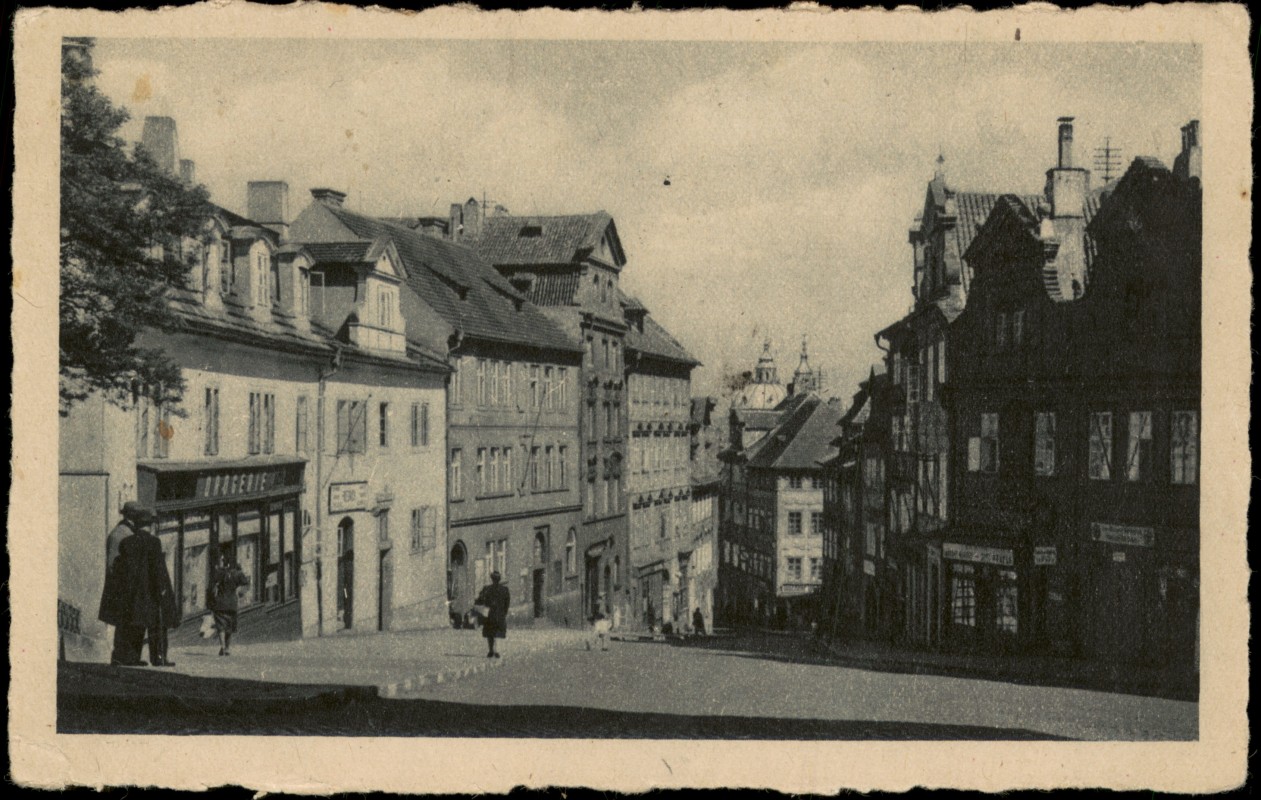 zoom: Image side vintage Postcard from 1920: Strassen Ansicht Blick in die Spornergasse Nerudova Ulice:: Prague