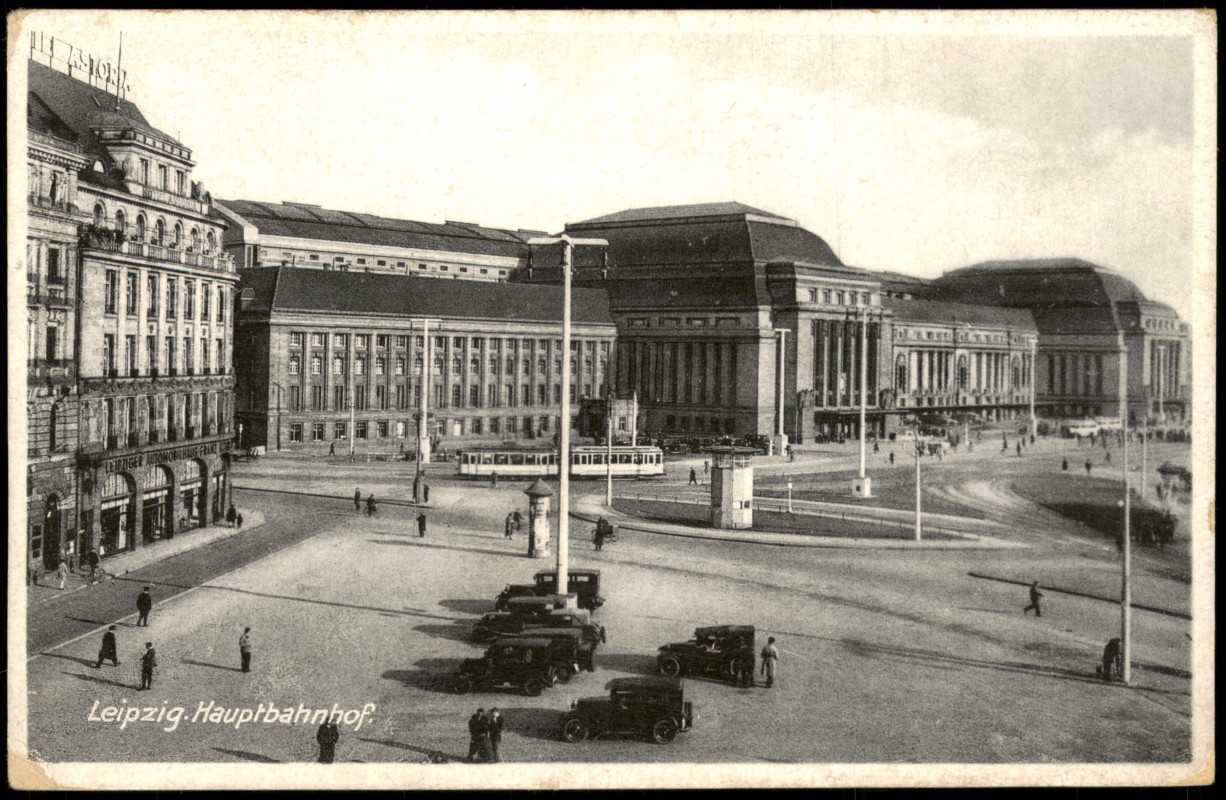 vergrößern: Bildseite historische Ansichtskarte von 1937: Hauptbahnhof Hotel Verkehrsturm:: Leipzig