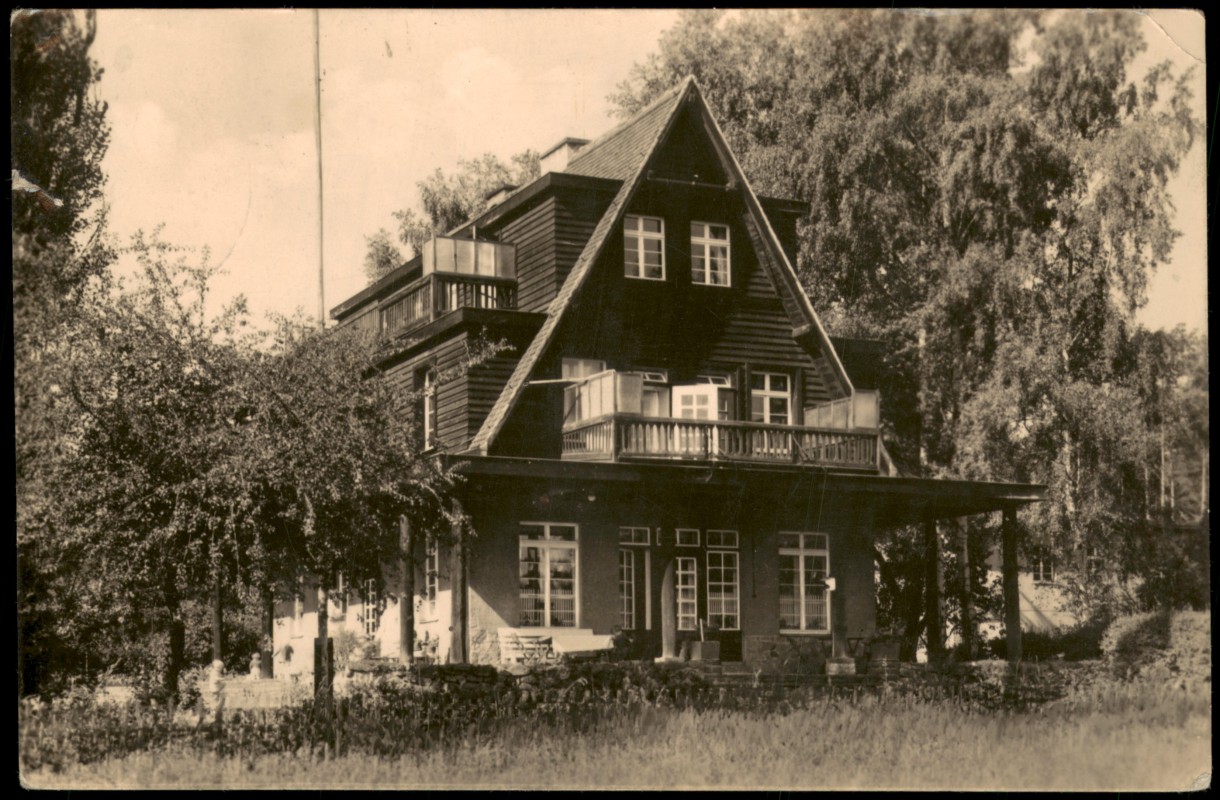 vergrößern: Bildseite historische Ansichtskarte von 1960: Kinderheim Neues Leben:: Schildau