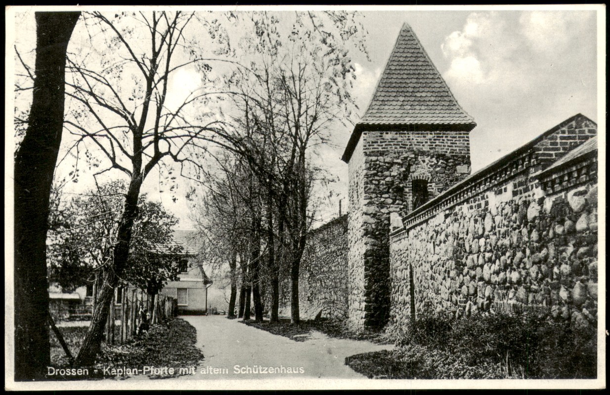 zoom: Image side vintage Postcard from 1932: Kaplan-Pforte mit altem Schützenhaus:: Osno Lubuskie