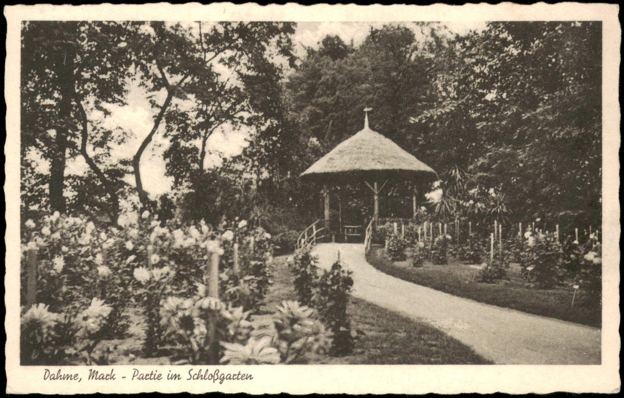 zoom: Image side vintage Postcard from 1939: Partie im Schloss-Garten:: Dahme (Mark)