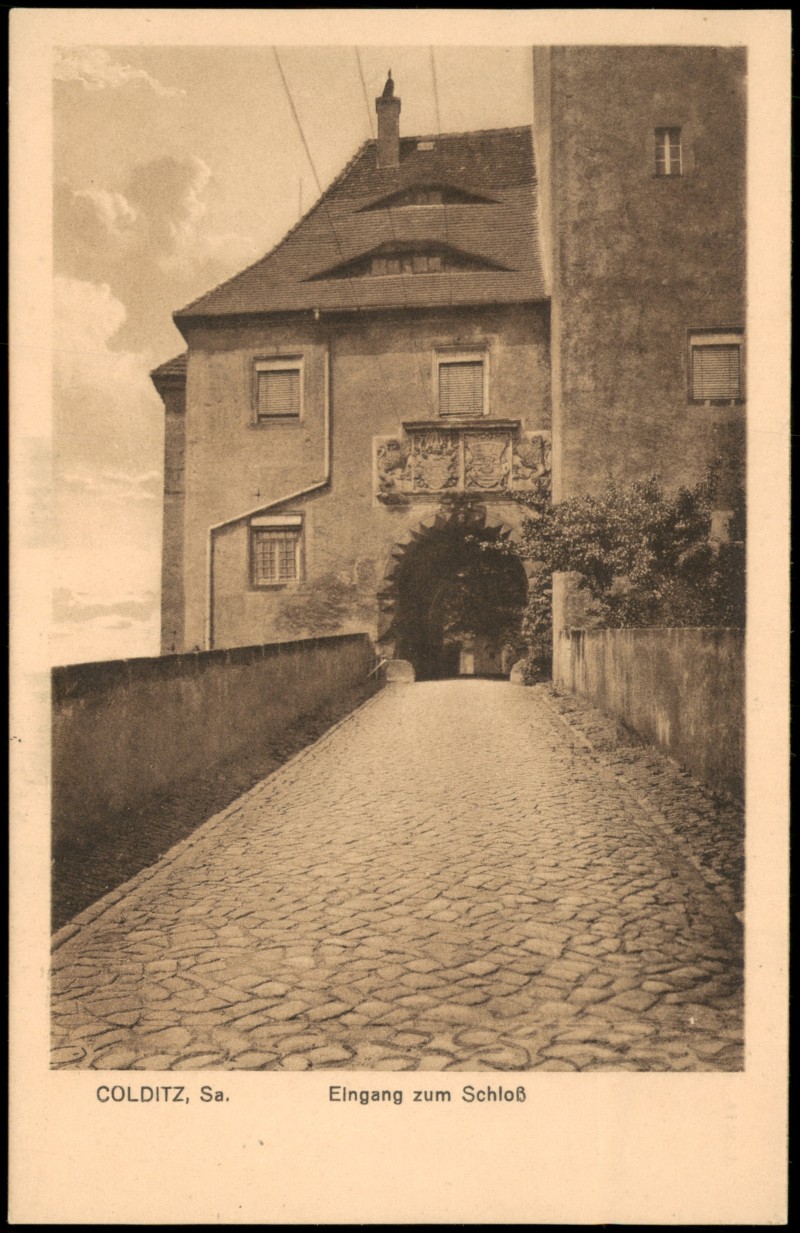 zoom: Image side vintage Postcard from 1910: Eingang zum Schloss:: Colditz