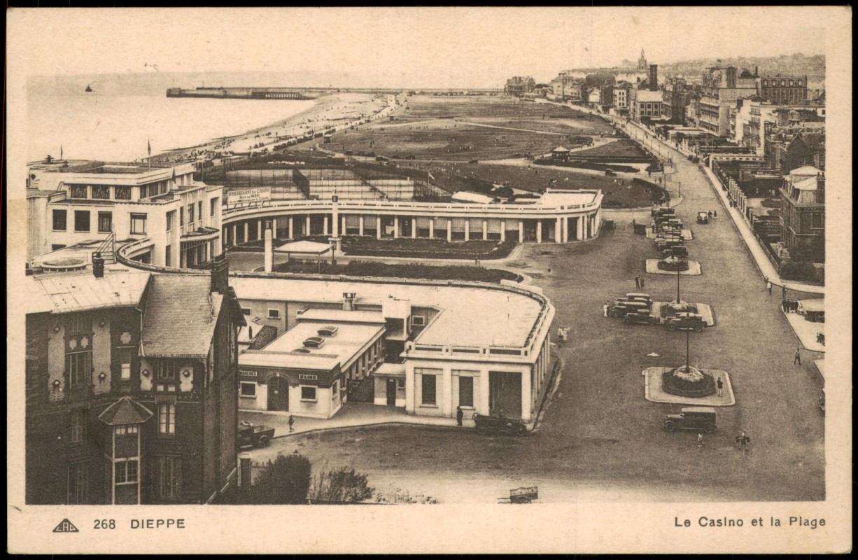 vergrößern: Bildseite historische Ansichtskarte von 1920: Panorama-Ansicht Le Casino et la Plage:: Dieppe