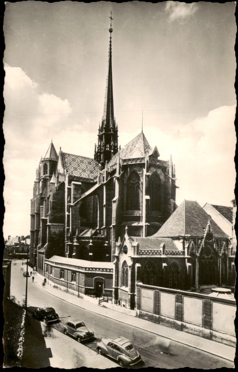 zoom: Image side vintage Postcard from 1963: Chevet de la Cathédrale Saint-Bénigne:: Dijon