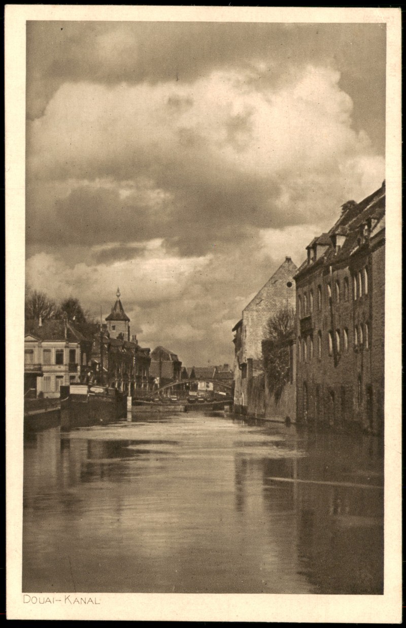 zoom: Image side vintage Postcard from 1940: Partie am Kanal:: Douai