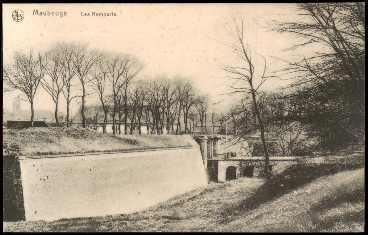 zoom: Image side vintage Postcard from 1916: Les Remparts.:: Maubeuge