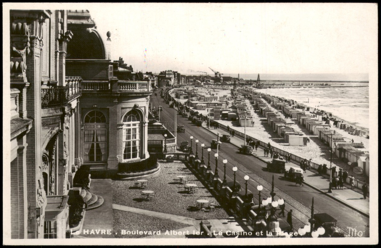 zoom: Image side vintage Postcard from 1940: Panorama-Ansicht Boulevard Albert Le Casino et la plage:: Le Havre