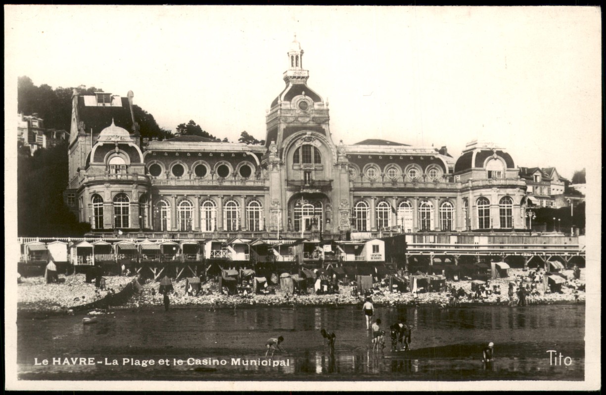 zoom: Image side vintage Postcard from 1940: La Plage et le Casino Municipal:: Le Havre