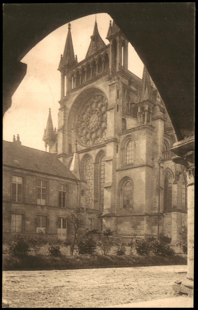 zoom: Image side vintage Postcard from 1910: Partie an der Kathedrale:: Laon