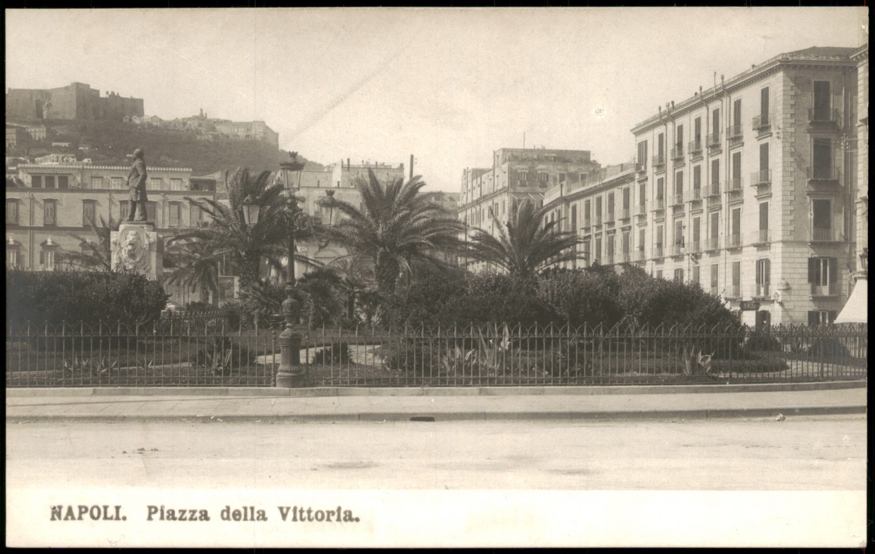 zoom: Image side vintage Postcard from 1909: Piazza della Vittoria - Fotokarte:: Naples