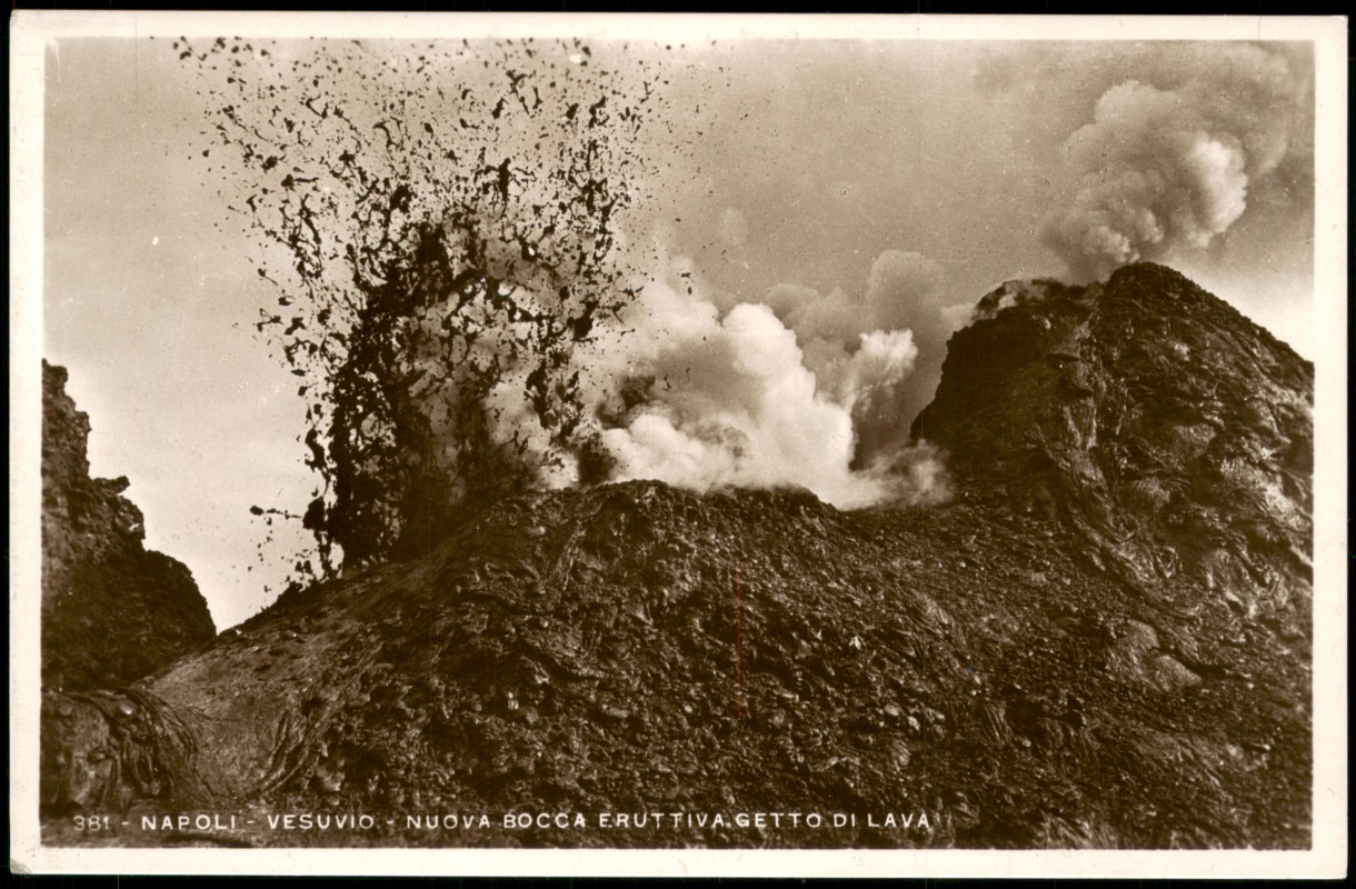 zoom: Image side vintage Postcard from 1939: Vesuv Vesuvio Vesuvius eruptitva Getto di Lava:: Naples