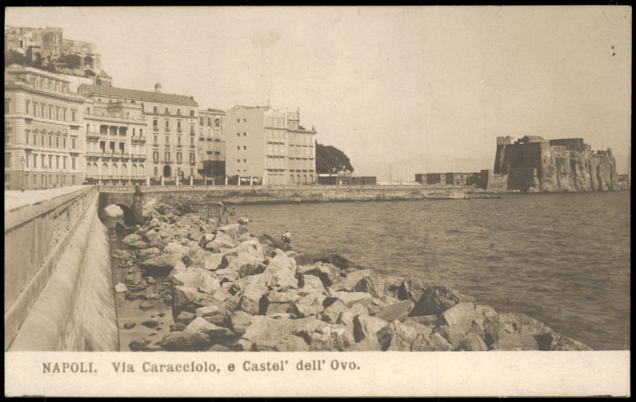 vergrößern: Bildseite historische Ansichtskarte von 1909: Via Caracciolo, e Castel