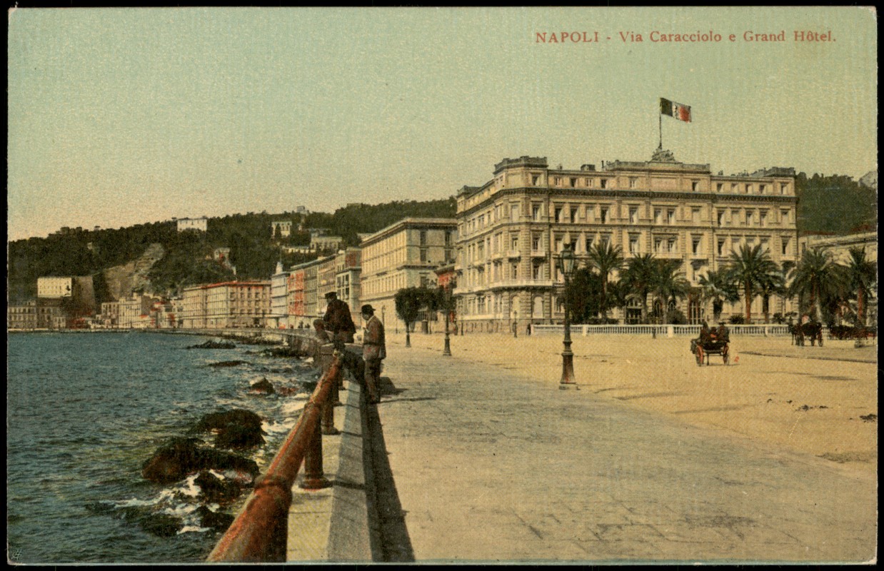 vergrößern: Bildseite historische Ansichtskarte von 1913: Via Caracciolo e Grand Hôtel.:: Neapel