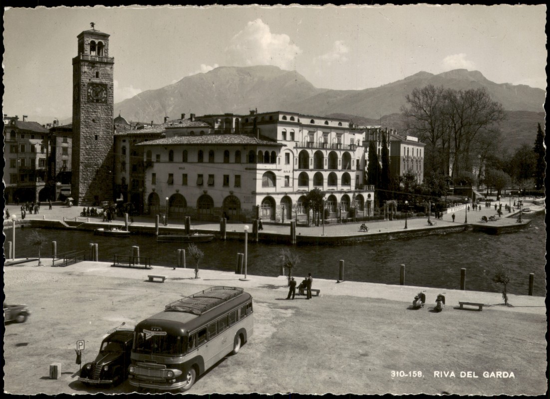 zoom: Image side vintage Postcard from 1955: Ortsansicht mit Bus Reisebus:: Riva del Garda