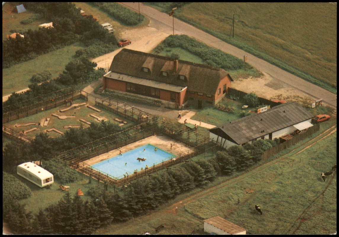 vergrößern: Bildseite historische Ansichtskarte von 1983: Camping og Cafeteria Luftbild:: Hanstholm Nordjylland